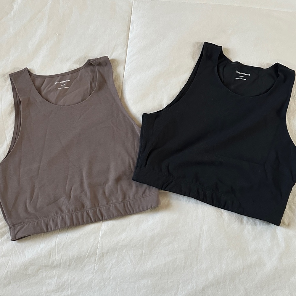 REI Women’s Cropped Athletic Top Black and Brown Small